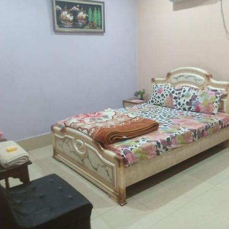 Palm Valley Hotel Sukkur Ngoại thất bức ảnh