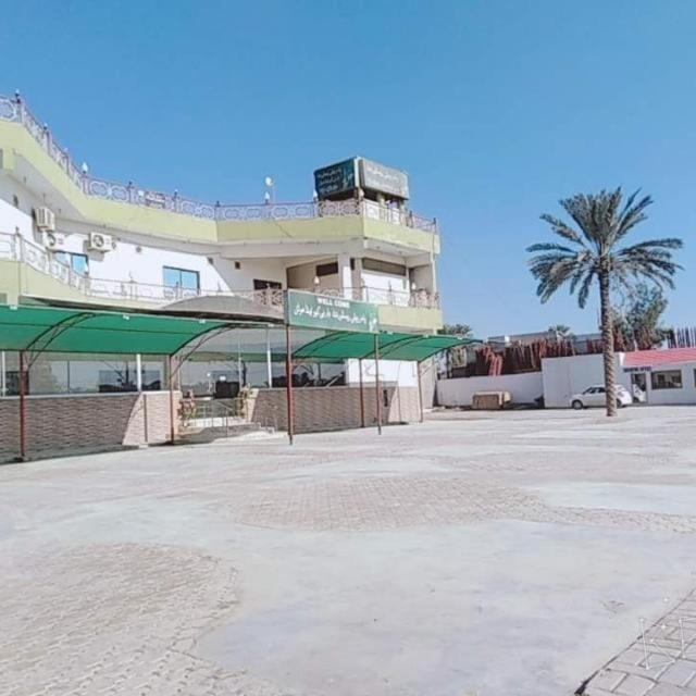 Palm Valley Hotel Sukkur Ngoại thất bức ảnh