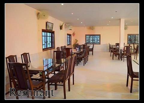Palm Valley Hotel Sukkur Ngoại thất bức ảnh