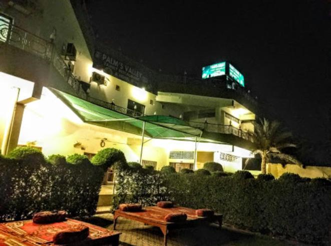 Palm Valley Hotel Sukkur Ngoại thất bức ảnh