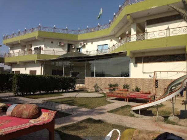 Palm Valley Hotel Sukkur Ngoại thất bức ảnh